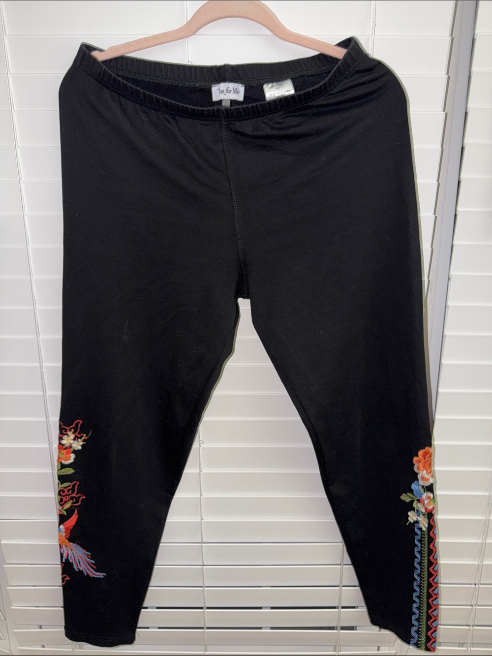 Black Embroidered Ankle Leggings with Floral & Bird Accents